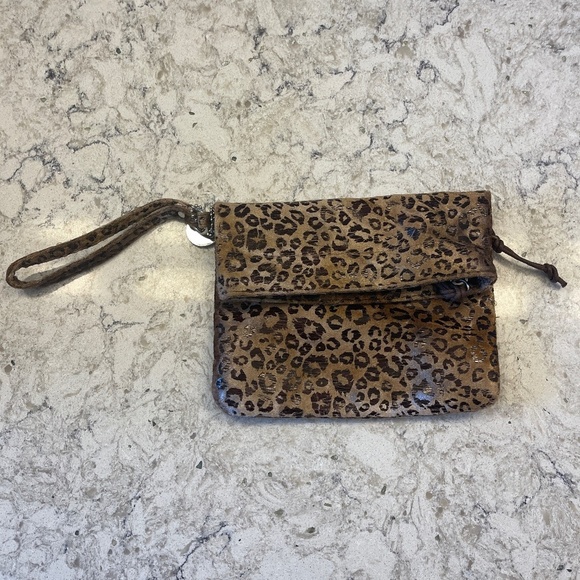 Animal print wristlet by Lulu - Picture 1 of 10